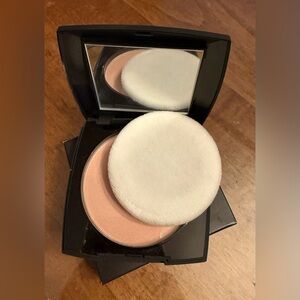 Studio Gear “Sheer shimmer” powder